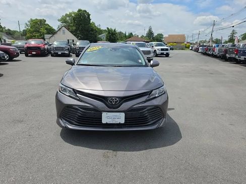 Used 2019 Toyota Camry LE w/ Carpet Mat Package FWD image 2