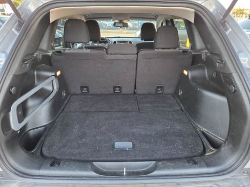 Used 2018 Jeep Cherokee Latitude FWD image 12