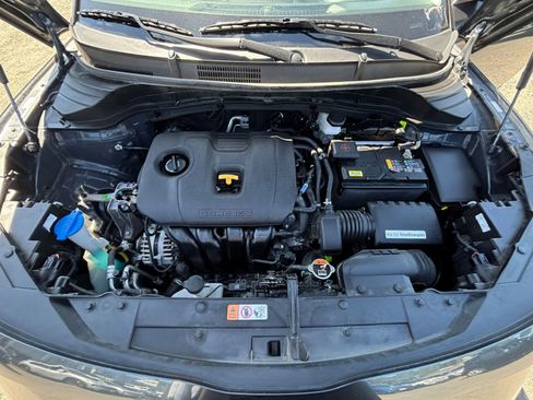 Used 2025 Kia Soul LX w/ LX Technology Package FWD image 30