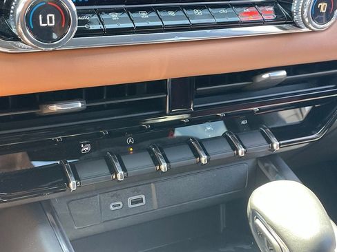 Used 2023 GMC Canyon AT4 w/ AT4 Premium Package AWD/4WD image 7