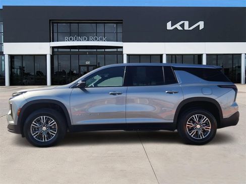 Used 2024 Chevrolet Traverse LS image 4