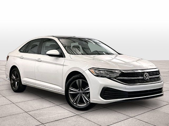 Used 2023 Volkswagen Jetta SE w/ Panoramic Sunroof Package FWD image 2