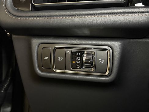 New 2026 Lincoln Aviator AWD image 32