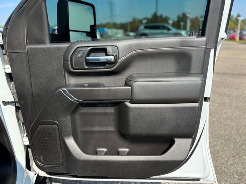 Used 2022 GMC Sierra 2500 AT4 image 13