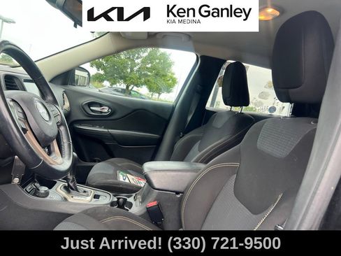 Used 2015 Jeep Cherokee Latitude w/ Cold Weather Group AWD/4WD image 11