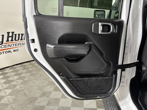 Used 2022 Jeep Gladiator Sport AWD/4WD image 16