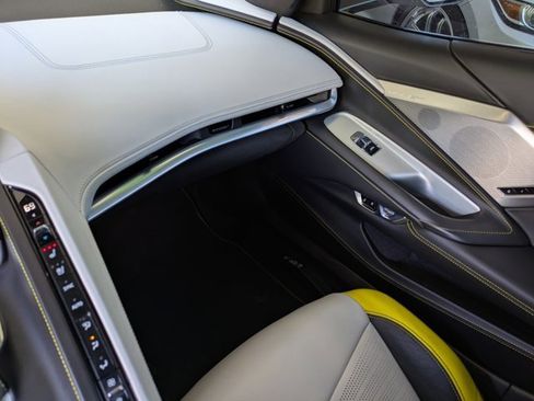 Used 2021 Chevrolet Corvette Stingray Premium Conv w/ Z51 Performance Package image 27