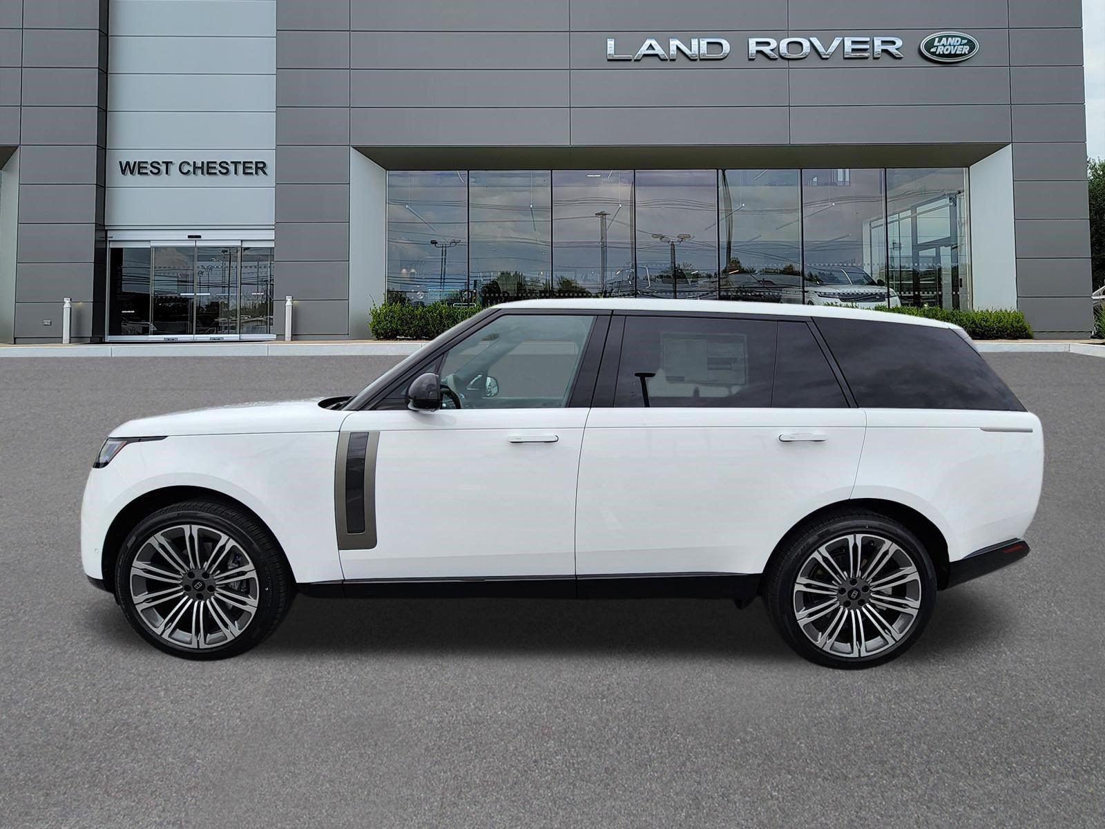 New 2027 Land Rover Range Rover Long Wheelbase SE AWD/4WD image 5