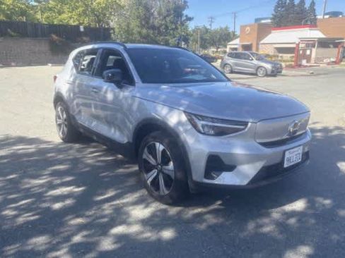 Used 2023 Volvo XC40 Recharge Core w/ Protection Package Premier AWD/4WD image 9