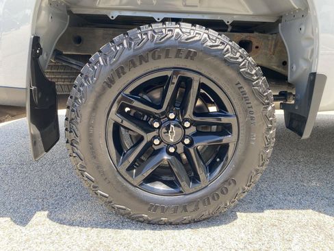 Used 2024 Chevrolet Silverado 1500 Custom Trail Boss w/ LPO, Dark Essentials Package AWD/4WD image 12