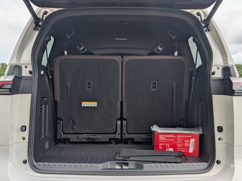 Used 2025 Volkswagen ID. Buzz Pro S RWD image 17