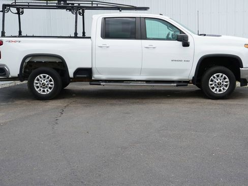 Used 2022 Chevrolet Silverado 2500 LT AWD/4WD image 2