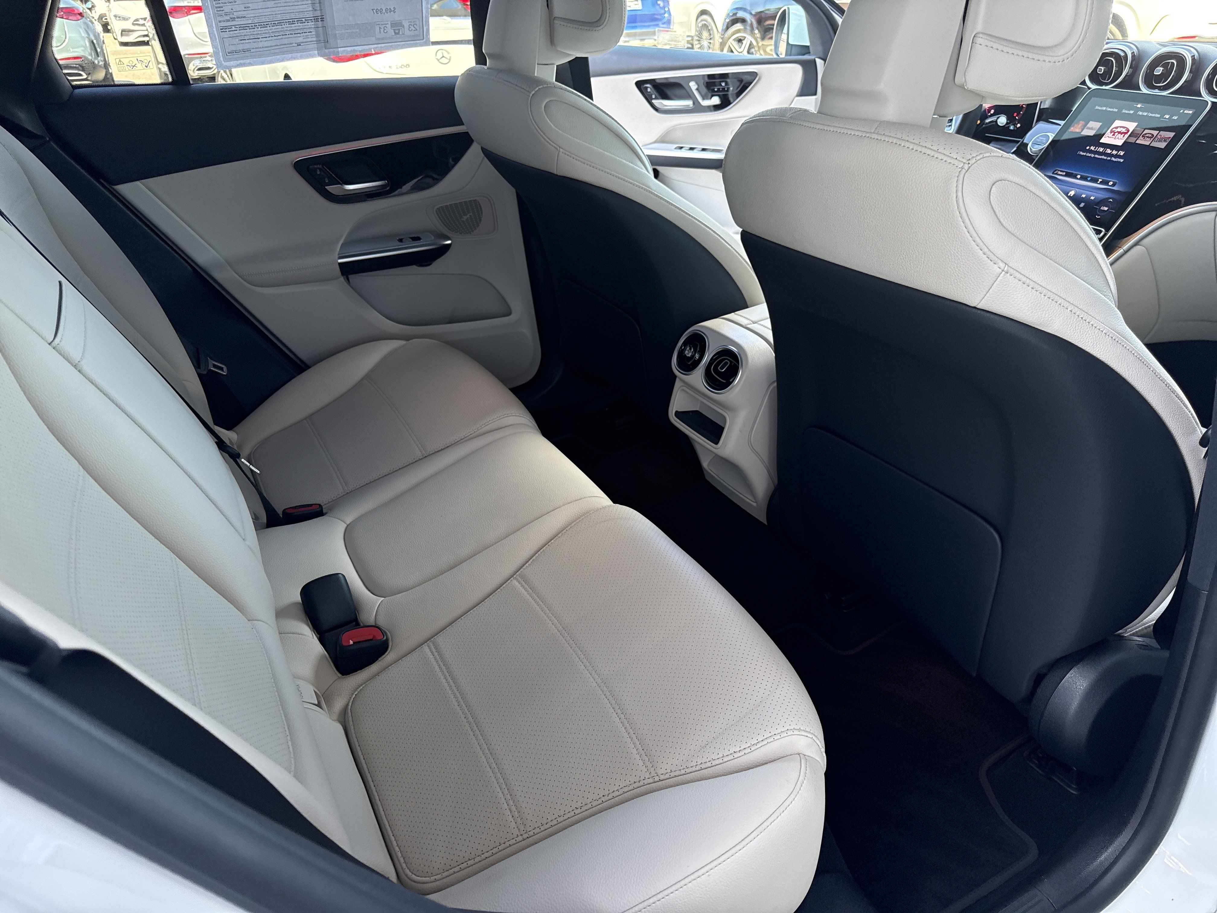 Used 2025 Mercedes-Benz GLC 300 4MATIC image 14