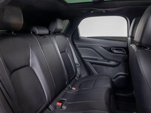 Used 2018 Jaguar F-PACE Premium image 23