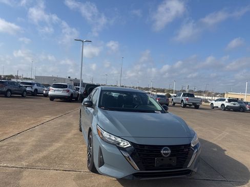 Certified 2025 Nissan Sentra SR image 3