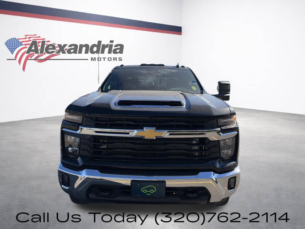 Used 2025 Chevrolet Silverado 3500 LT AWD/4WD image 2