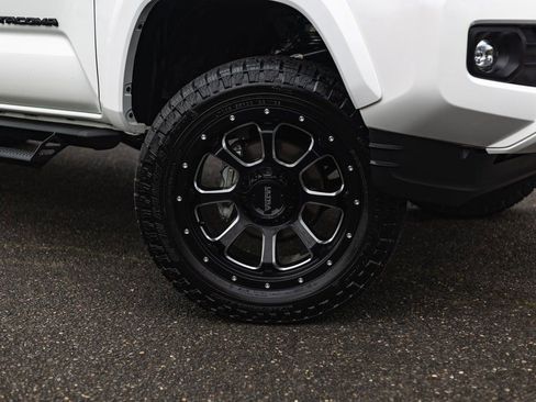 Used 2023 Toyota Tacoma TRD Sport w/ Black Out Package (TMS) image 4