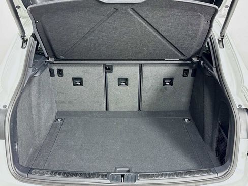 Certified 2025 Porsche Macan T image 28