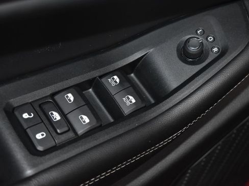 Used 2023 Jeep Grand Cherokee L Laredo image 5