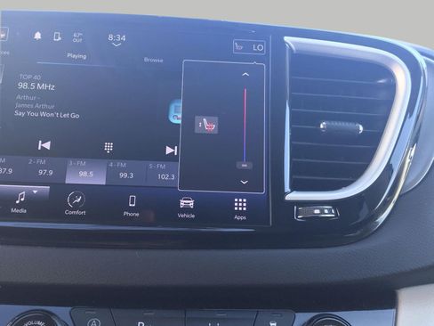 Used 2024 Chrysler Pacifica Touring-L FWD image 35