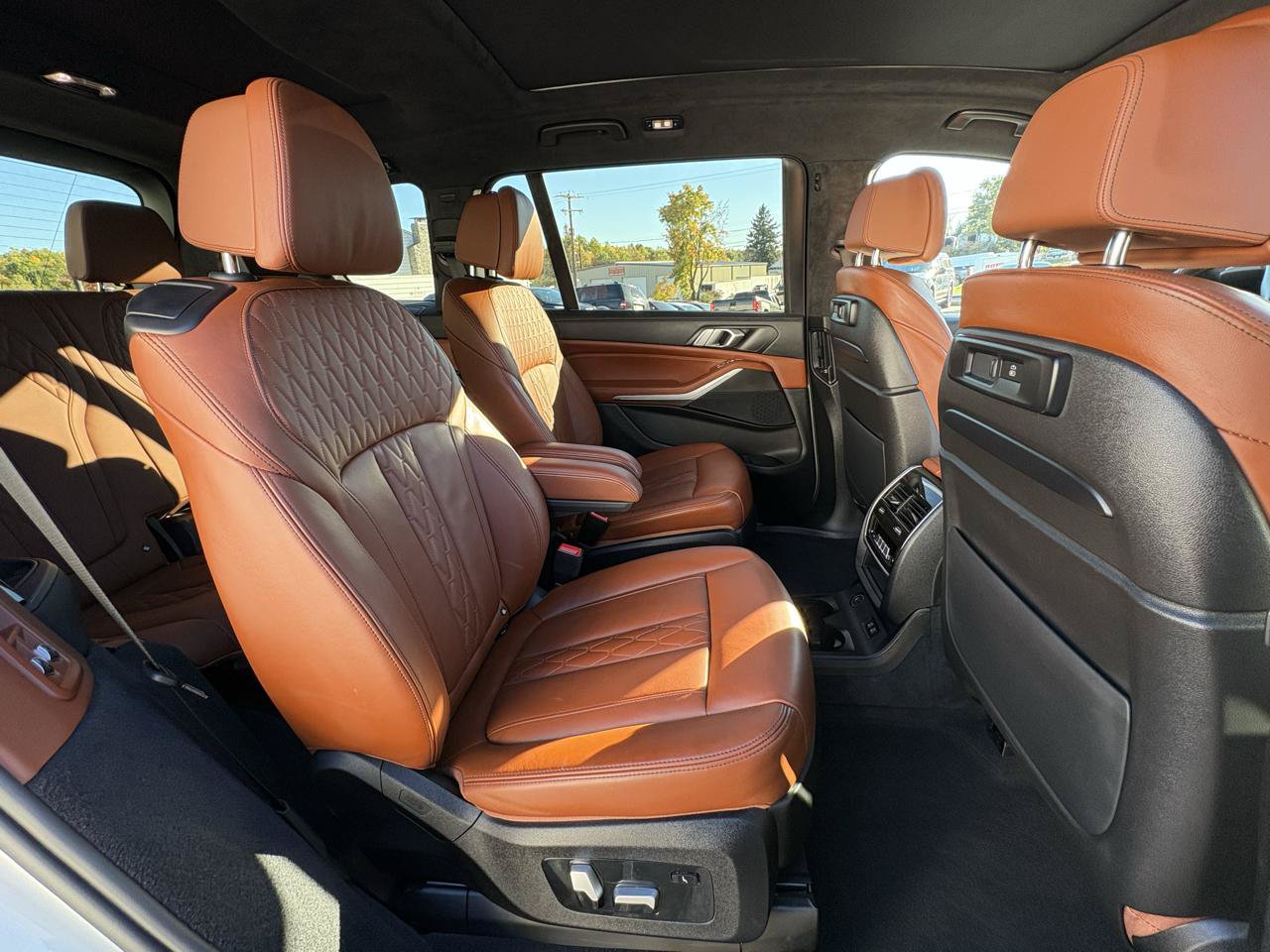 Used 2022 BMW X7 xDrive40i w/ Executive Package AWD/4WD image 21