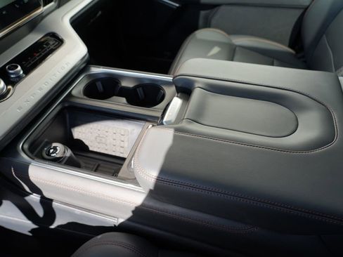 Used 2025 Ford Expedition Active image 41