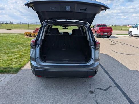 Used 2024 Nissan Rogue SV FWD image 8