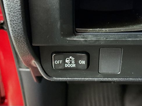 Certified 2017 Toyota Tacoma SR w/ Tow Package image 10