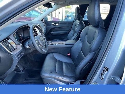 Used 2022 Volvo XC60 B5 Momentum w/ Protection Package Premier image 12
