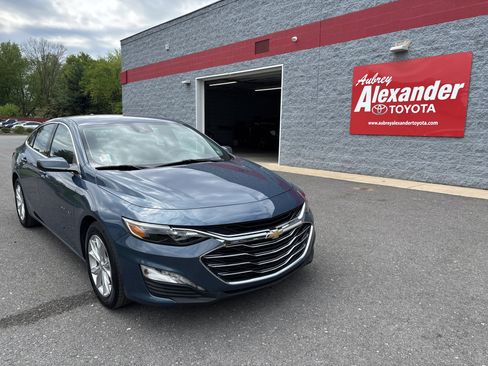 Used 2025 Chevrolet Malibu LT FWD image 1