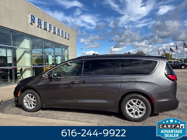 Used 2022 Chrysler Pacifica Touring-L FWD image 13