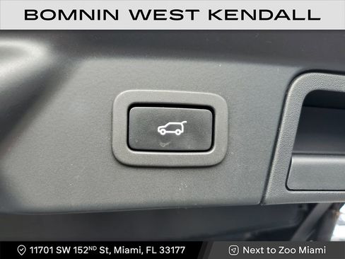 Used 2019 Land Rover Range Rover Velar S image 14