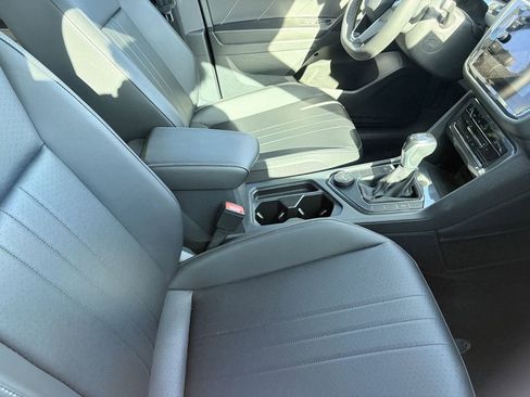 Used 2022 Volkswagen Tiguan SE AWD/4WD image 5