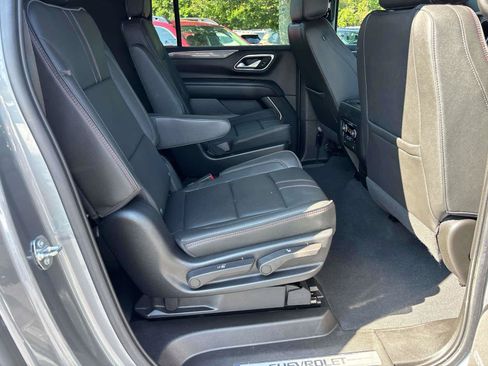 Used 2022 Chevrolet Suburban RST w/ Luxury Package AWD/4WD image 18
