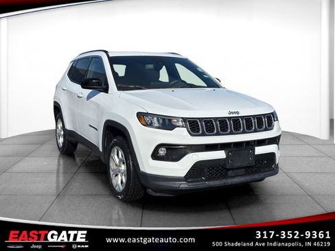 Used 2024 Jeep Compass Latitude AWD/4WD image 1