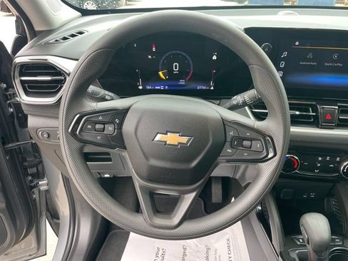 Used 2025 Chevrolet TrailBlazer LT AWD/4WD image 43