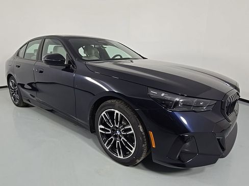 New 2026 BMW 530i xDrive w/ M Sport Package image 8