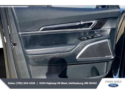 Used 2025 Kia Telluride S FWD image 16