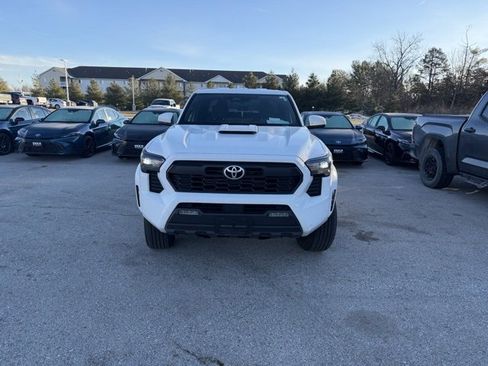 Used 2024 Toyota Tacoma TRD Sport image 3