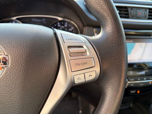 Used 2016 Nissan Rogue SV w/ SV Premium Package image 24