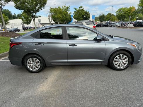 Used 2019 Hyundai Accent SE FWD image 4