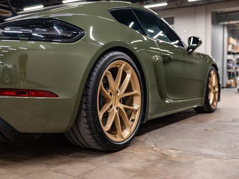 Used 2021 Porsche 718 Cayman GT4 RWD image 33