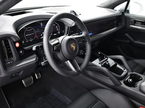 New 2026 Porsche Cayenne GTS AWD/4WD image 4