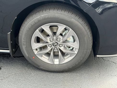 New 2026 Toyota Sienna XLE FWD image 13