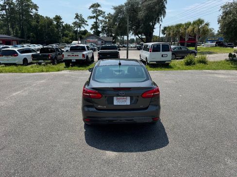 Used 2017 Ford Focus SE FWD image 5
