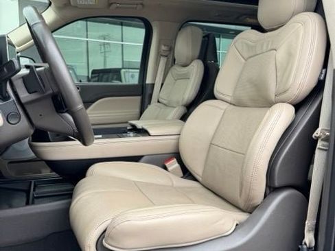 Certified 2023 Lincoln Navigator Reserve AWD/4WD image 16