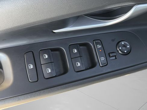 Used 2025 Hyundai Elantra SE image 23