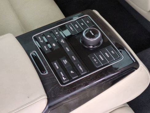 Used 2014 Hyundai Equus Signature image 22