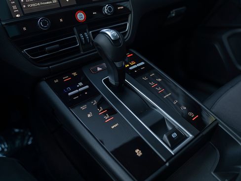 Used 2026 Porsche Macan AWD/4WD image 14