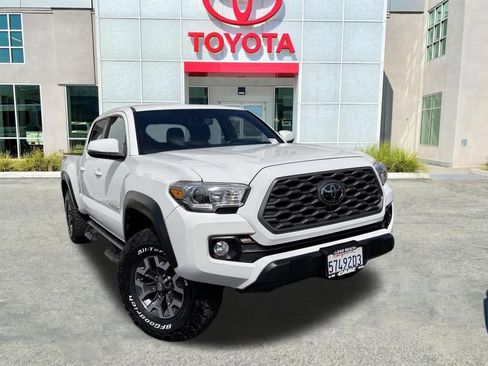 Used 2021 Toyota Tacoma TRD Off-Road w/ Technology Package image 3